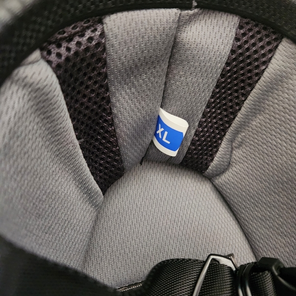 Black Motorcycle Helmet with DOT Symbol - Picture 2 of 4